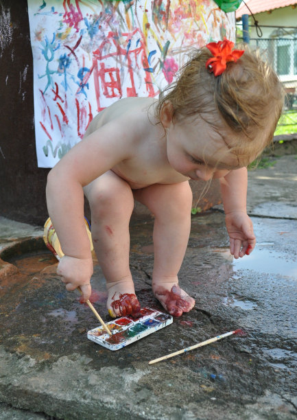 小女孩的艺术家图片下载