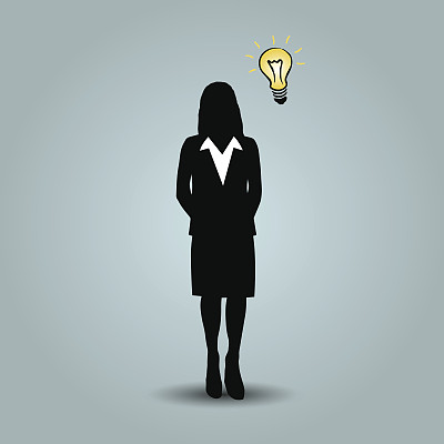 有灯泡的女商人对绿色背景有个想法图片下载