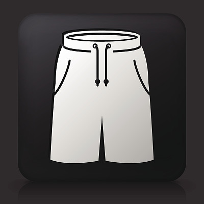 黑色方形纽扣与短裤图片下载