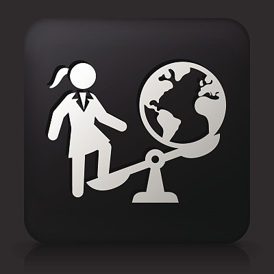 黑色方形按钮与女商人对抗世界图片下载