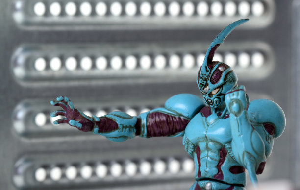 强殖装甲和钢铁图片下载