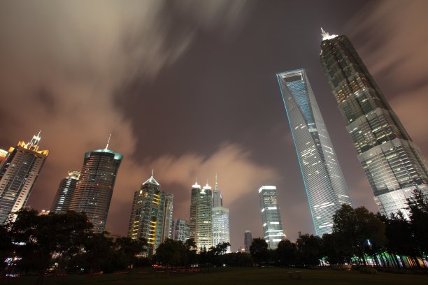 上海浦东陆家嘴的夜晚图片下载