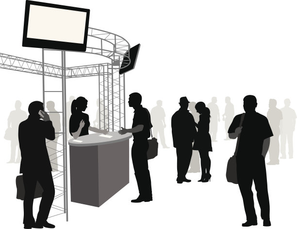 一对夫妇站在餐厅的剪影图片下载