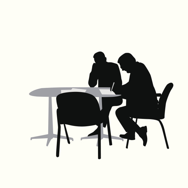 坐在桌旁的人图片下载