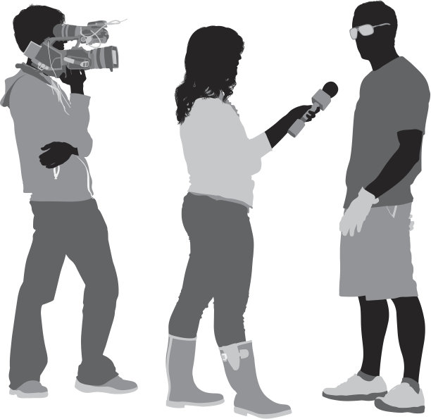 电视记者正在采访一个男人图片下载