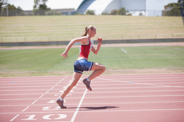 运动员走上正轨图片下载