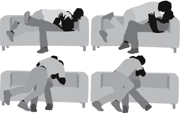 沙发上的浪漫情侣图片下载