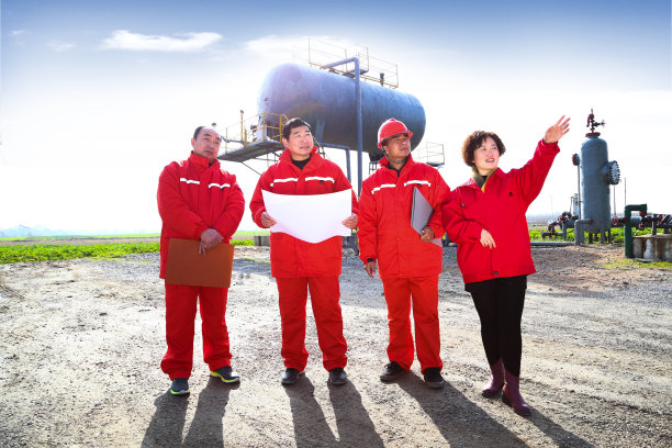 石油的男人图片下载