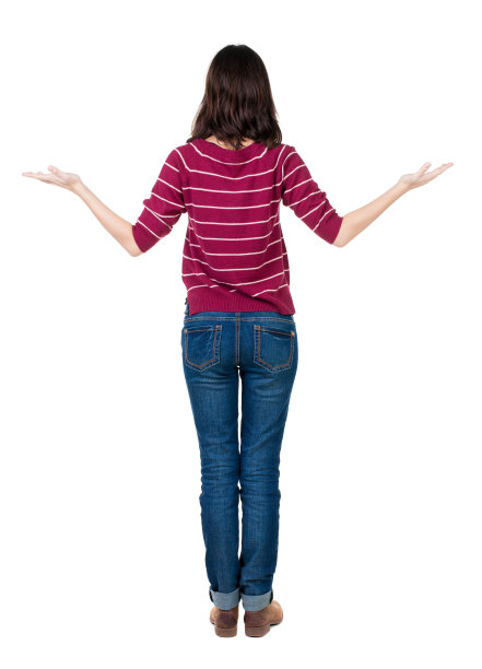 美丽女人举起手的背影。图片下载