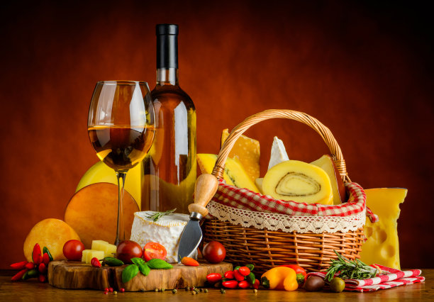 白葡萄酒和奶酪图片下载