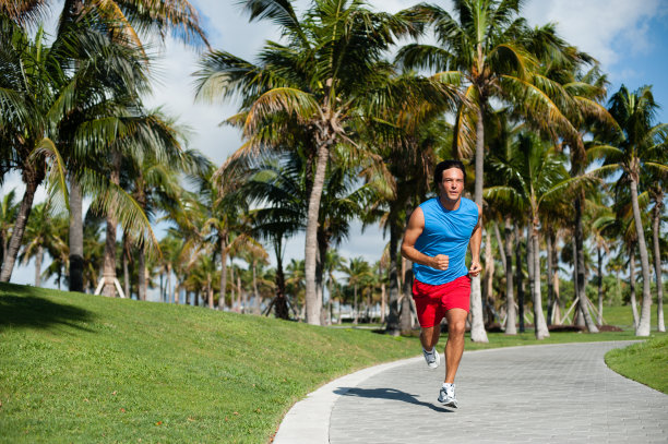 年轻人跑图片下载