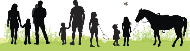 绿色的夏草和剪影的人图片下载