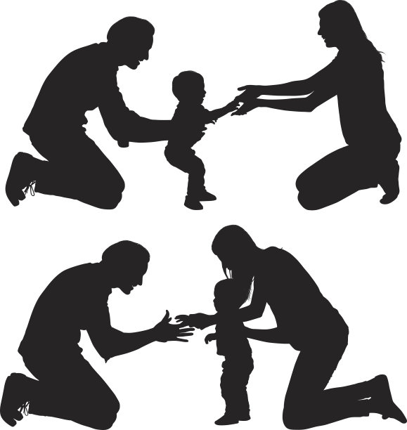 快乐的夫妇和他们的孩子玩图片下载