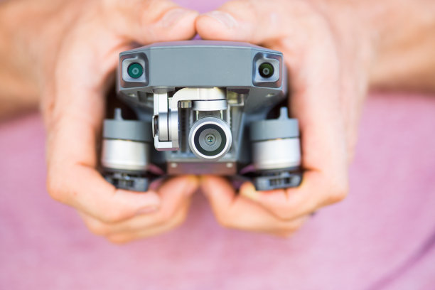 DJI Mavic Pro Drone折叠并手持图片下载