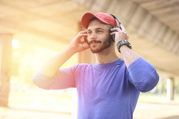 听音乐的人图片下载