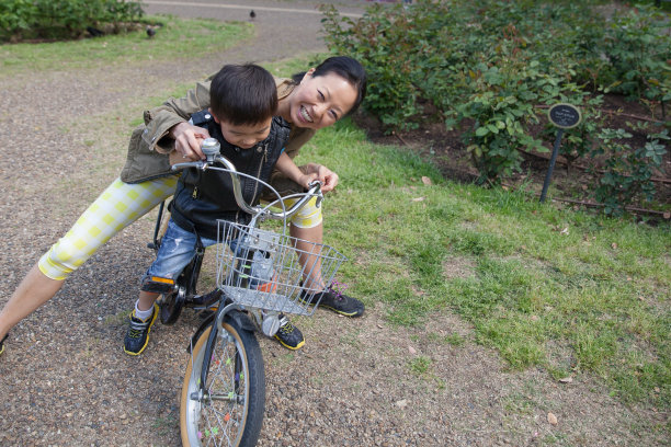 学习骑自行车图片下载
