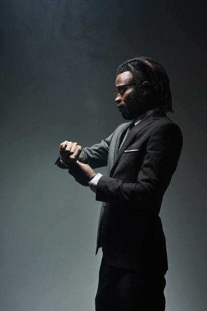 留长发绺的非洲人图片下载