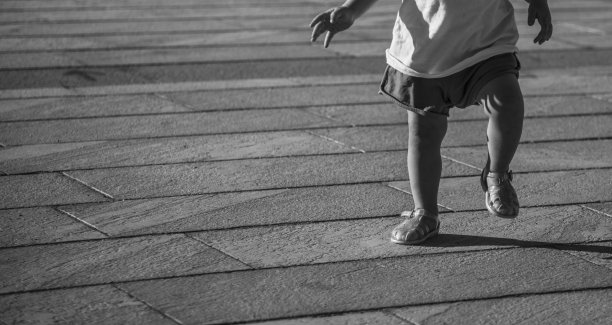 奔跑的孩子图片下载