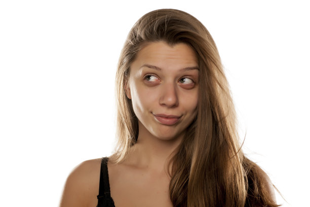 在白色背景上的年轻女子的画像图片下载