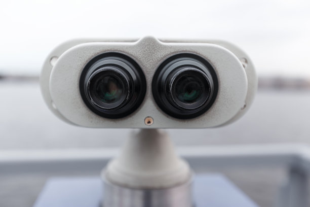 的硬币双筒望远镜图片下载