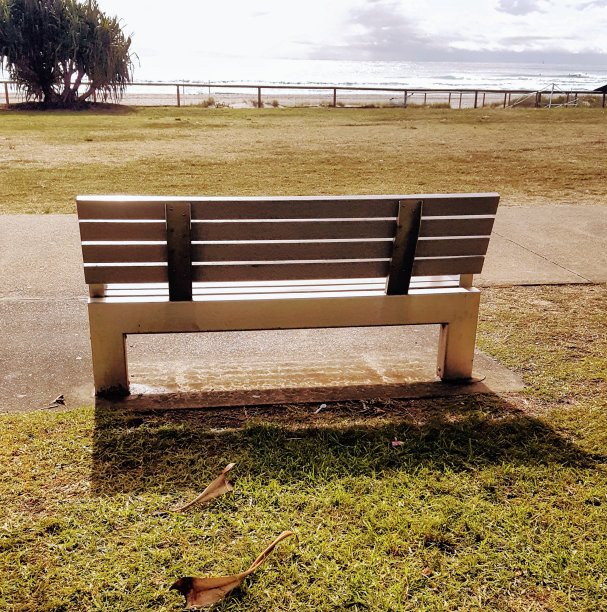 公园的长椅上。图片下载