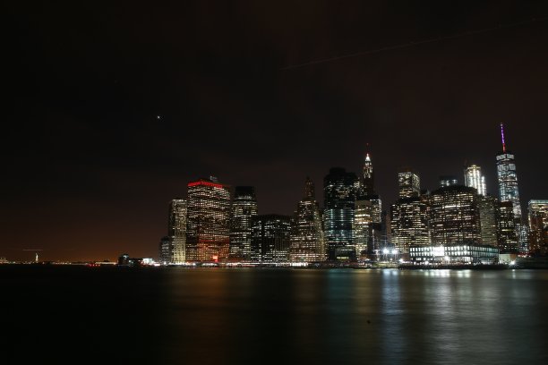 纽约市的夜晚图片下载
