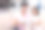 亚裔华人妈妈和女儿一起烤蛋糕图片下载
