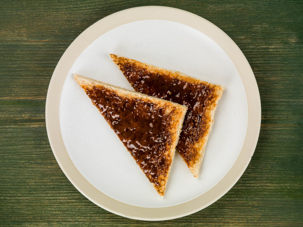 牛肉精涂在烤面包上图片下载