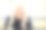 老妇人在擦面霜图片下载