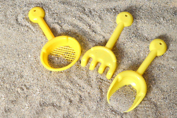 沙滩上的沙玩具图片下载