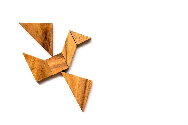 白底飞鸟形状的七巧板(创业或创业的概念)图片下载