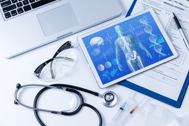 生命体征监护仪在平板电脑，医疗技术概念图片下载