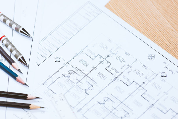 摘要工程图纸背景用空白字为你写。施工计划工具与空白的桌子。图片下载