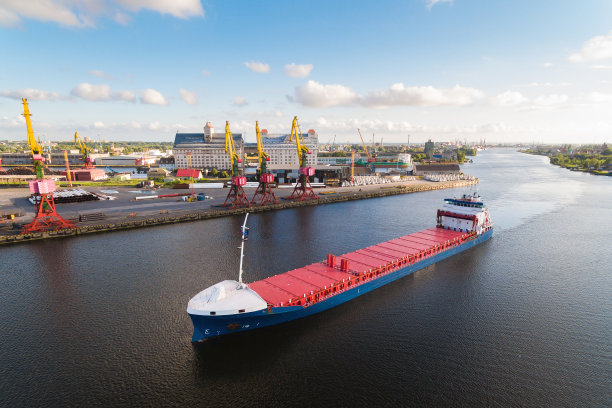 港口里的干货船图片下载