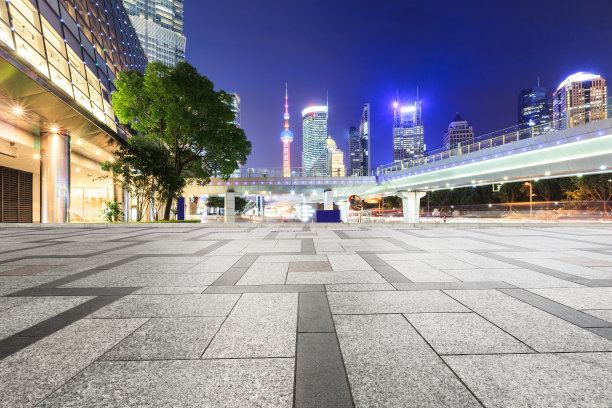 上海夜晚的城市广场和现代建筑景观图片下载