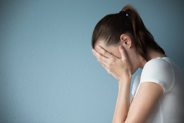 伤心的女人图片下载