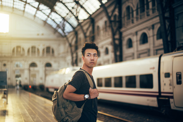 离开小镇图片下载