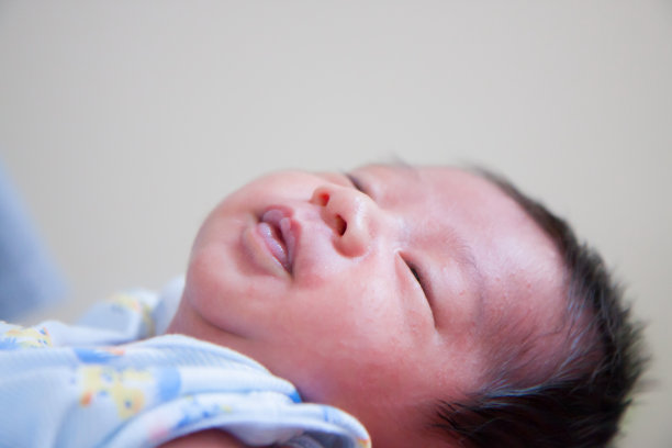 宝宝睡觉图片下载