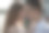 这是一对年轻情侣在城市里欣赏日落的照片图片下载
