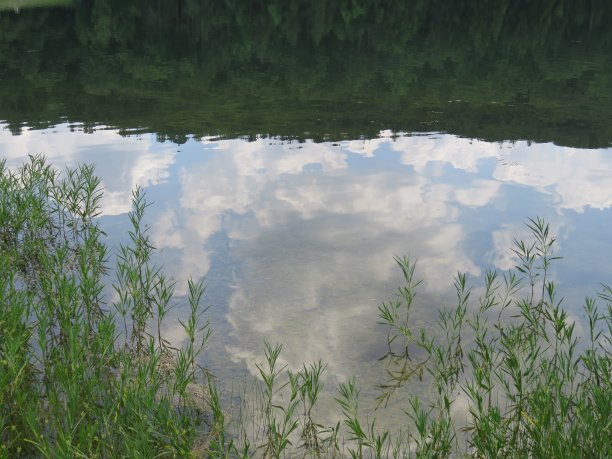 天空反射图片下载
