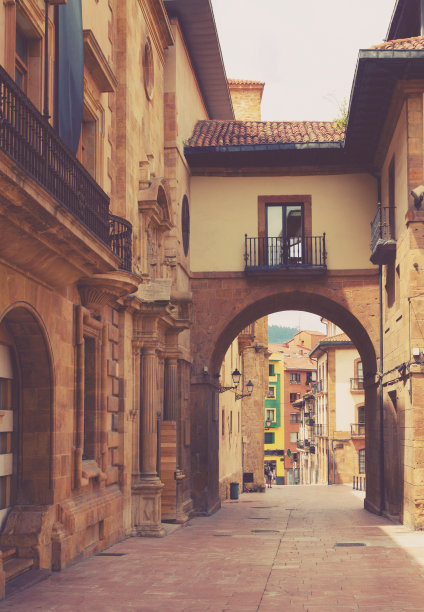 带拱门的步行街图片下载