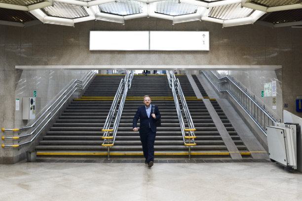 匆忙地去上班图片下载