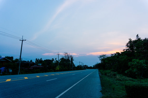 道路和日出图片下载