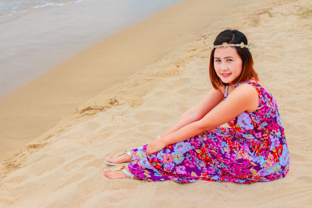 美丽的女孩放松图片下载