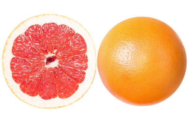 一个粉红色的柚子切片孤立在白色上的微距照片图片下载