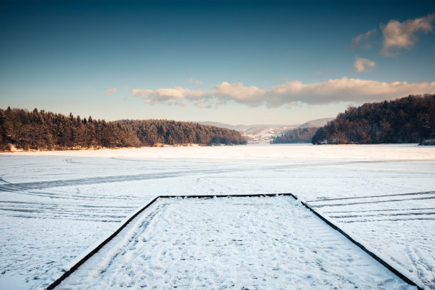 冬天的冰湖图片下载