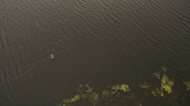 休息在海上航拍图片下载