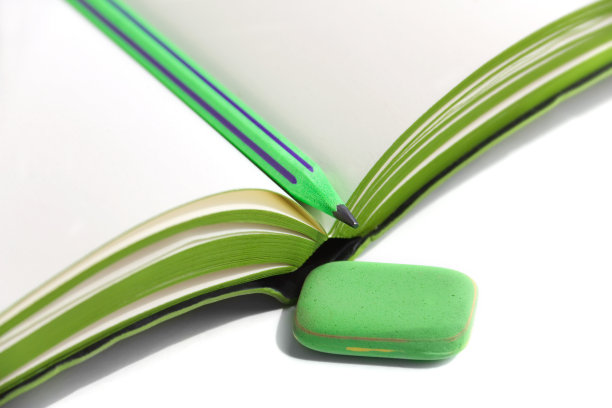 带钢笔和橡皮的笔记本图片下载