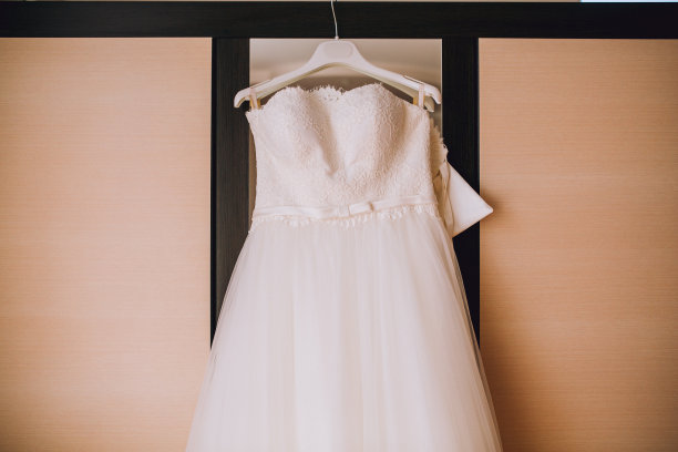 漂亮的婚纱和鞋子图片下载