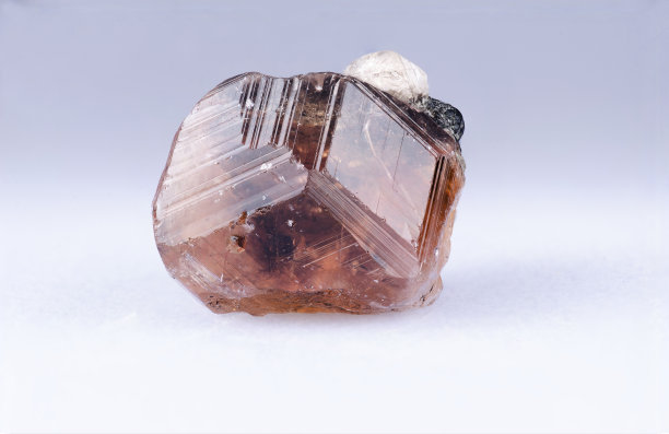 钙铝榴石石榴石图片下载